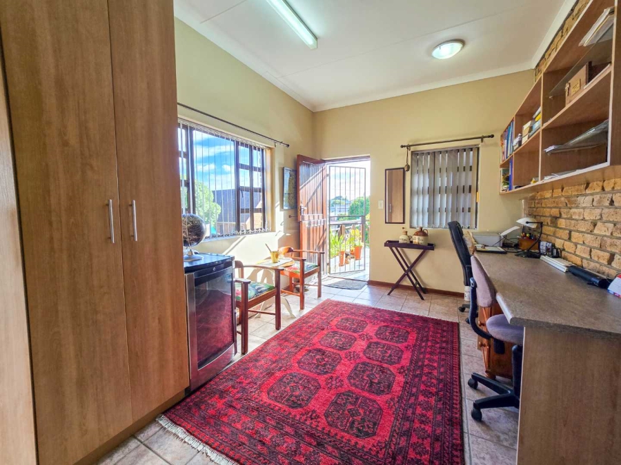 5 Bedroom Property for Sale in Stilbaai Wes Western Cape